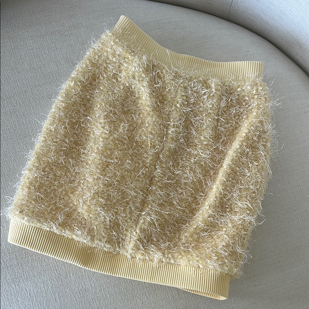 Elegant Yellow Textured Skirt - Picture 2 of 4